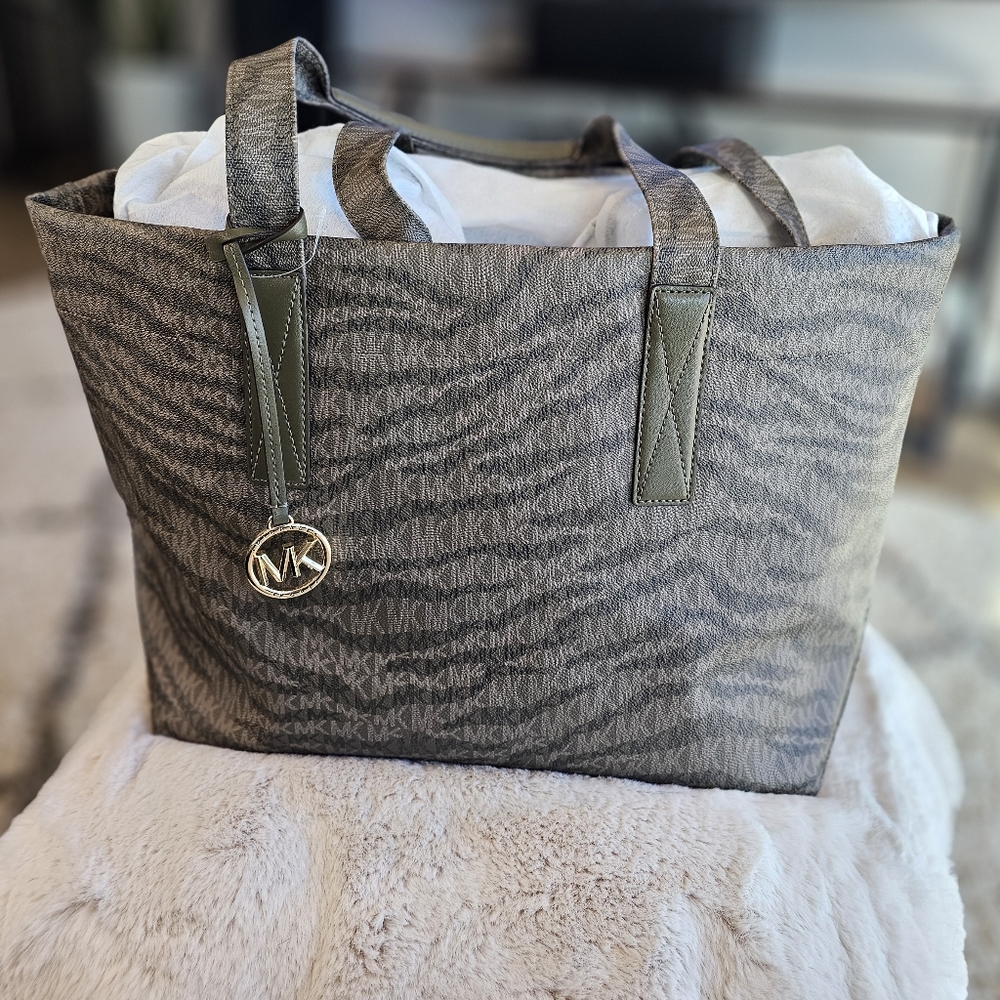 Michael Kors The Michael Bag - Olive